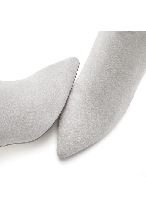 Bild: High-Heel-Stiefelette von LASCANA: Stiefelette VEGAN von LASCANA. Obermaterial aus Microfaser. Futter aus Textil. Decksohle aus Lederimitat. Laufsohle aus Synthetik.