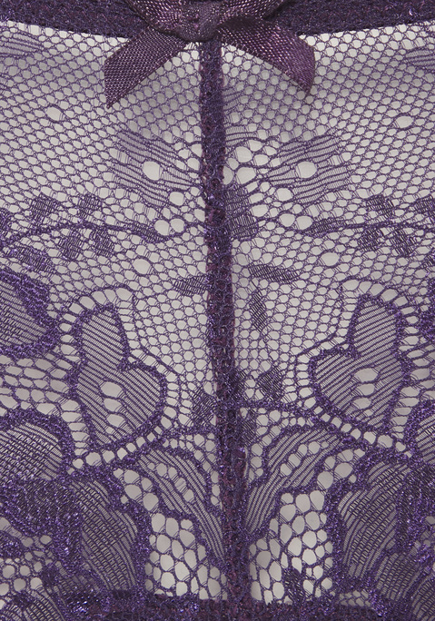 Bild: Hipster von LASCANA: Romantische Hipster von Lascana: rundherum aus zarter, floraler Spitze. Mit kleiner Zierschleife vorn. Elastische Qualität.