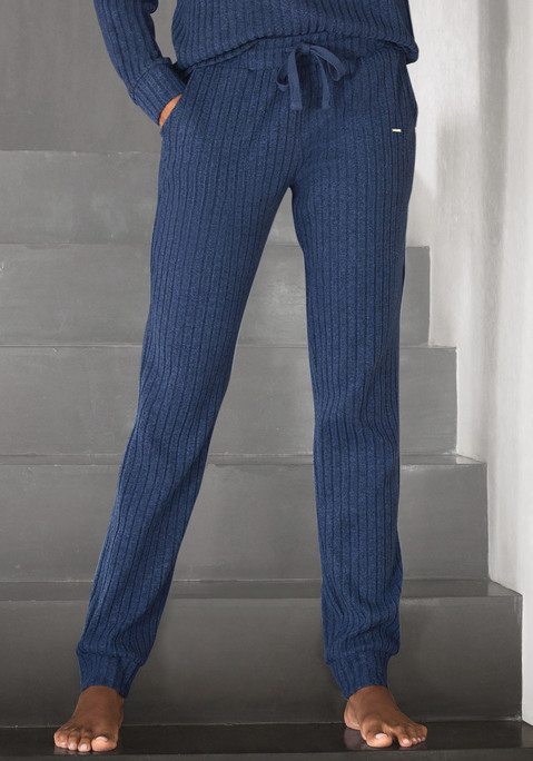 Bild: Homewearhose von LASCANA: Loungehose von Lascana in Rippoptik. Taillenhoher Elastikbund mit Tunnelzug. Seitliche Eingrifftaschen. Schmaler Hosenbeinverlauf mit angesetzte Saumbündchen. Weiche Qualität.