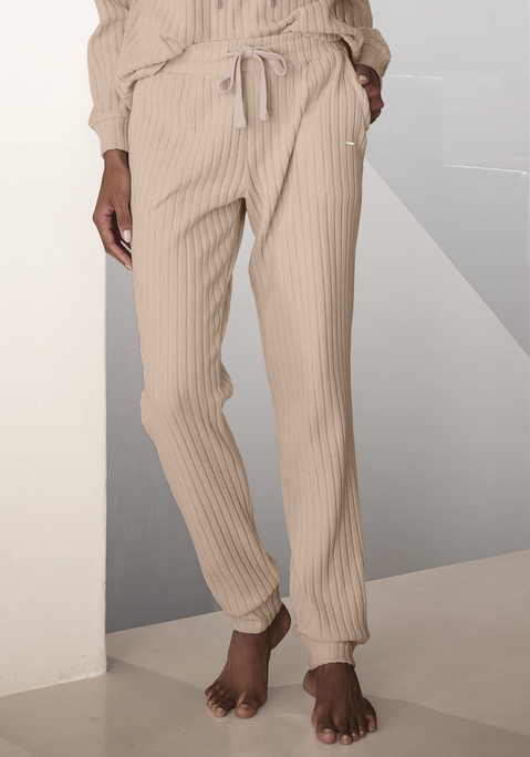 Bild: Homewearhose von LASCANA: Loungehose von Lascana in Rippoptik. Taillenhoher Elastikbund mit Tunnelzug. Seitliche Eingrifftaschen. Schmaler Hosenbeinverlauf mit angesetzte Saumbündchen. Weiche Qualität.