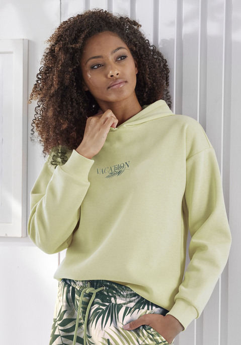 Bild: Hoodie von LASCANA: Bequemer Hoodie von Lascana mit dezentem Frontprint und gefütterter Kapuze. Überschnittene Schulternähte. Lange Ärmel mit Rippbündchen. Lockere Passform. Weiche Sweatqualität.
