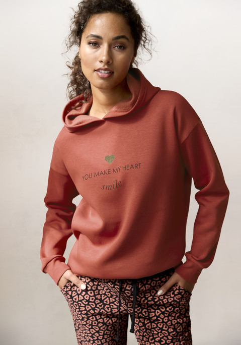 Bild: Hoodie von LASCANA: Hoodie von Lascana mit Kapuze. Statementprint vorn. Rippbündchen an den Ärmeln. Gerader Saum. Figurumspielende, lockere Passform mit überschnittenen Schulternähten. Softe Sweatqualität.