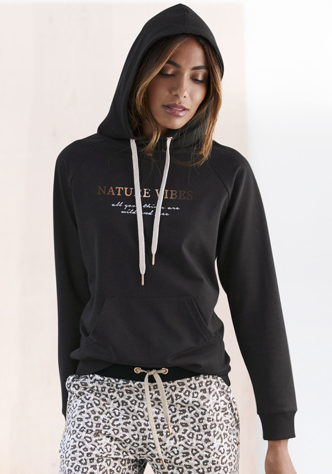 Bild: Hoodie von LASCANA: Kapuzenpullover von Lascana. Schöner Druck im Brustbereich und Kängurutasche. Raglanärmel mit Bündchen am Saum. Aus 50% Baumwolle (unterstützt Cotton made in Africa), 50% Polyester.