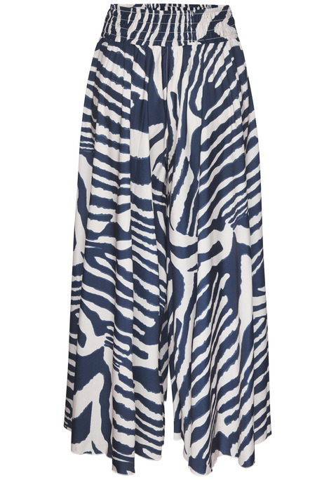 Bild: Hosenrock von LASCANA: Bedruckter Hosenrock von Lascana, jedes Teil ein Unikat. Breites, gerafftes Bündchen. Ideal zum Bikinioberteil oder Bandeautop. Leichtes, knitterfreies Material.