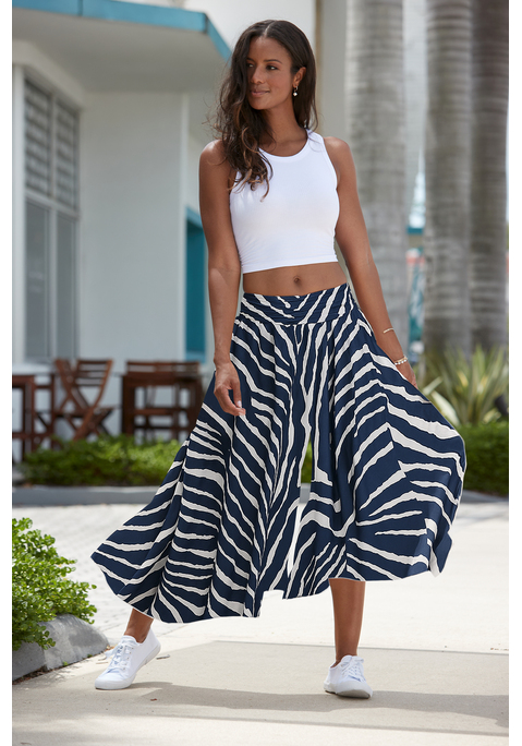 Bild: Hosenrock von LASCANA: Bedruckter Hosenrock von Lascana, jedes Teil ein Unikat. Breites, gerafftes Bündchen. Ideal zum Bikinioberteil oder Bandeautop. Leichtes, knitterfreies Material.