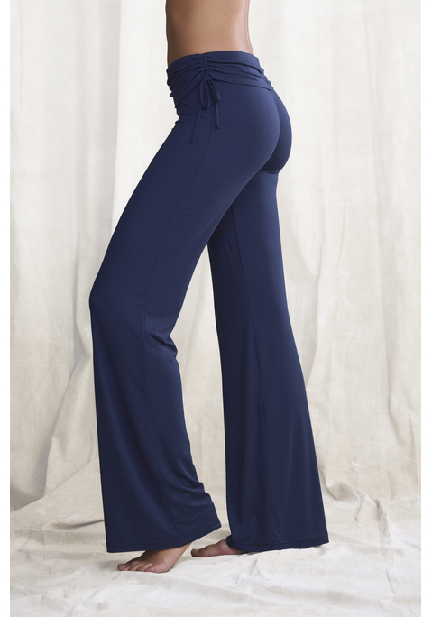 Bild: Jazzpants von LASCANA: Bequeme Flare-Leggings von Lascana mit leicht ausgestelltem Bein. Geraffter und verstellbarer Umschlagbund für Stil und Komfort. Ideal für zu Hause und für die Freizeit. Weich fließender Single-Jersey.