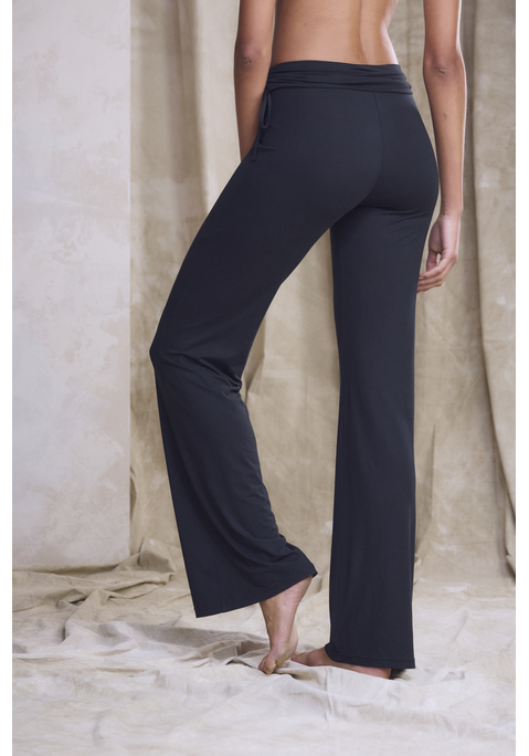Bild: Jazzpants von LASCANA: Bequeme Flare-Leggings von Lascana mit leicht ausgestelltem Bein. Geraffter und verstellbarer Umschlagbund für Stil und Komfort. Ideal für zu Hause und für die Freizeit. Weich fließender Single-Jersey.