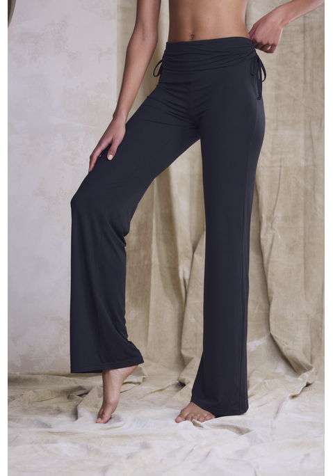 Bild: Jazzpants von LASCANA: Bequeme Flare-Leggings von Lascana mit leicht ausgestelltem Bein. Geraffter und verstellbarer Umschlagbund für Stil und Komfort. Ideal für zu Hause und für die Freizeit. Weich fließender Single-Jersey.