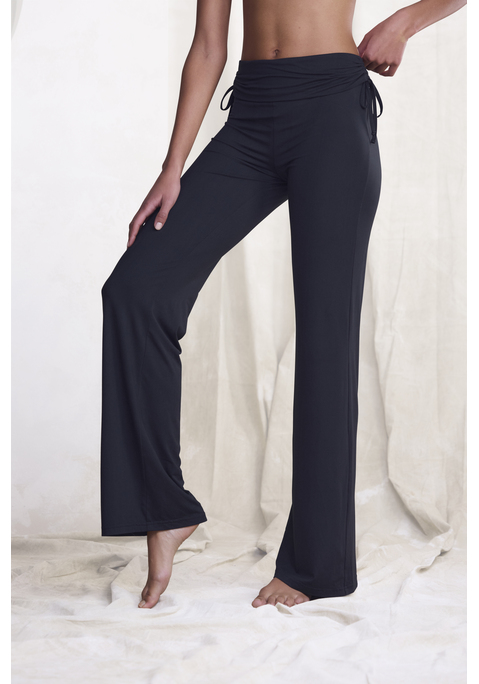 Bild: Jazzpants von LASCANA: Bequeme Flare-Leggings von Lascana mit leicht ausgestelltem Bein. Geraffter und verstellbarer Umschlagbund für Stil und Komfort. Ideal für zu Hause und für die Freizeit. Weich fließender Single-Jersey.