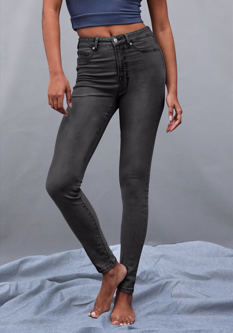 Bild: Jeansleggings von LASCANA: Schmeichelhaft geschnittene Jeggings von Lascana. 7/8-Länge in Skinny-Form. Schmale Passform, und normale Leibhöhe für zusätzlichen Komfort. Mit Ziertaschen vorne, und Gesäßtaschen hinten. Weicher Stretch-Denim.