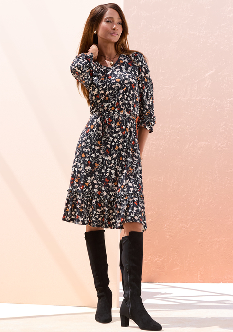 Bild: Jerseykleid von LASCANA: Langärmeliges Kleid von Lascana mit Rüschendetails und hübschem Alloverdruck. Modischer V-Ausschnitt. Elastischer Gummibund auf Taillenhöhe für eine gute Passform. Softe Jerseyware.