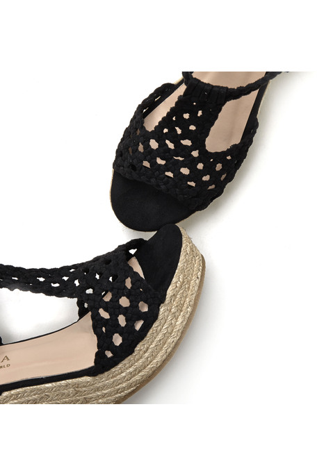Bild: Keilsandalette von LASCANA: Sandalette mit Keilabsatz VEGAN von LASCANA. Absatzhöhe ca. 10,5 cm. Obermaterial aus Textil. Decksohle aus Lederimitat. Laufsohle aus Synthetik.