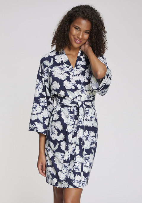 Bild: Kimono von LASCANA: Femininer Kimono von Lascana mit ansprechendem Blumenmuster. Kimonokragen und Bindegürtel zum Verschließen. Umspielt geschickt die Figur und schafft einen weiblichen Look. Hergestellt aus einer angenehmen Baumwoll-Viskose-Qualität.