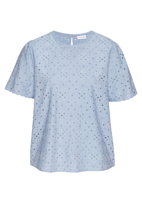 Bild: Kurzarmbluse von LASCANA: Kurzarmbluse von Lascana. Rundhalsausschnitt mit Schlitz und Knopfverschluss hinten. Kurze Puffärmel mit gewelltem Saumabschluss. Gerade geschnitten. Komplett mit Lochstickerei. Leichte, feine Baumwollqualität.