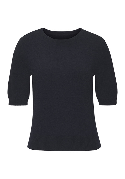 Bild: Kurzarmpullover von LASCANA: <h3>Der perfekte Begleiter für jeden Anlass – Kurzarmpullover von <strong>LASCANA</strong></h3>
<p>
Der Kurzarmpullover von <strong>LASCANA</strong> besticht durch seinen eleganten Rundhalsausschnitt und die kurzen, körpernahen Ärmel, die eine modische Silhouette zaubern. Der Saum aus Rippstrick sorgt für einen besonderen Akzent und hebt diesen Pullover von anderen ab. Hergestellt aus einem flauschigen Materialmix, bietet er nicht nur Komfort, sondern auch ein außergewöhnliches Tragegefühl, das den ganzen Tag lang anhält.
</p>

<h4>Artikeldetails und Pflegehinweise</h4>
<p>
Dieser Strickpullover zeichnet sich durch eine figurbetonte Passform aus, die die feminine Silhouette harmonisch unterstreicht. Die Kombination aus hochwertigen, weichen Stoffen sorgt dafür, dass der Pulli sowohl angenehm auf der Haut liegt als auch optisch ansprechend wirkt. Für die Pflege empfiehlt sich eine Maschinenwäsche, um die Langlebigkeit des Produkts zu gewährleisten und es frischzuhalten.
</p>

<h4>Outfit-Tipps und Trageanlässe</h4>
<p>
Der Kurzarmpullover von <strong>LASCANA</strong> lässt sich vielseitig kombinieren und eignet sich hervorragend für Freizeitaktivitäten sowie entspannte Tage im Freien. Ob zu einer lässigen Jeans oder einem schicken Rock, in Kombination mit trendigen Sneakern oder eleganten Stiefeletten wird dieses Kleidungsstück zum Highlight jedes Outfits. Perfekt für ein Treffen mit Freunden, einen entspannten Tag im Café oder als Teil eines stylischen Looks für den Arbeitsplatz.
</p>
<p>
Jeder Tag verwandelt sich in einen modischen Höhepunkt mit dem flauschigen Pullover von <strong>LASCANA</strong> – ein Must-have für jeden Kleiderschrank!
</p>