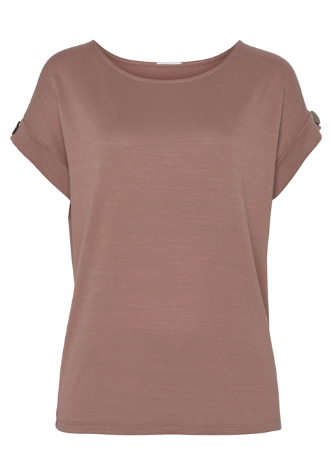Bild: Kurzarmshirt von LASCANA: Leger geschnittenes Basic-T-Shirt von Lascana. Fixierter Ärmelumschlag mit Knopf in Holzoptik über dem Saum. Angenehme Feinstrickqualität mit weichem Griff.