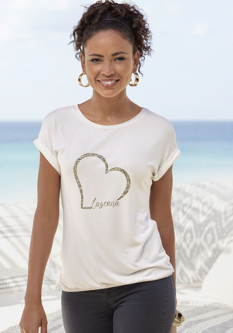 Bild: Kurzarmshirt von LASCANA: T-Shirt von Lascana mit großem Frontprint und Markenschriftzug. Rundhalsausschnitt mit Bündchen. Nahtlos angesetzte Krempelärmel. Bund mit Gummizug für eine lässige Passform. Weich fließender Viskosejersey.