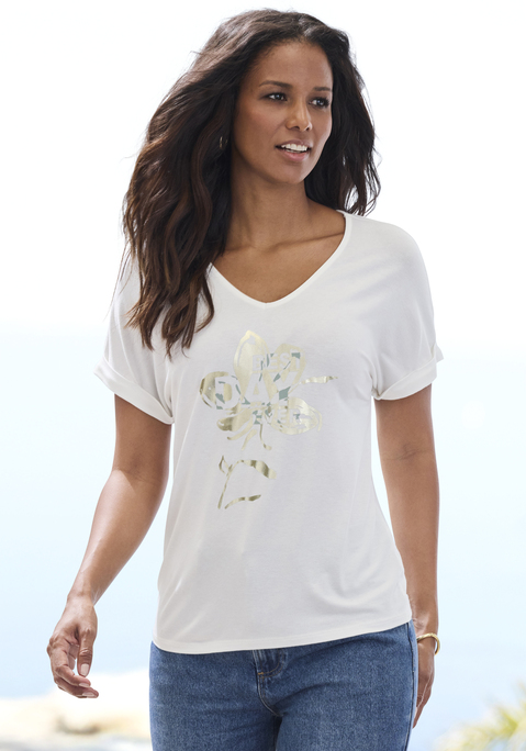 Bild: Kurzarmshirt von LASCANA: T-Shirt von Lascana. Schimmernder Print vorn. V-Ausschnitt. Locker fallende Passform. Aus hochwertiger Viskosestretch-Qualität.