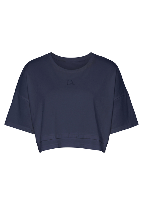 Bild: Kurzarmshirt von LASCANA: Lässiges Cropped-Shirt von Lascana mit Rundhalsausschnitt und lässig überschnittenen Schultern. Saum im Lagen-Look. Tonige Markenstickerei vorn. Weite, kastige Passform mit modisch verkürzter Länge. Elastischer Baumwolljersey.