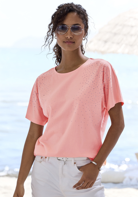 Bild: Kurzarmshirt von LASCANA: T-Shirt von Lascana mit glitzernden Schmucksteinen auf der Vorderseite. Rundhalsausschnitt mit dezenter Blende. Überschnittene Schultern für eine moderne Silhouette. Locker fallende Passform. Vielseitig kombinierbar. Hochwertige Qualität.