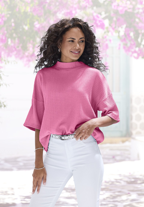 Bild: Kurzarmshirt von LASCANA: Locker geschnittenes Shirt von Lascana. Stehkragen. Überschnittene Schultern, halbe Ärmel. Strukturierte Crêpeware mit recyceltem Polyester.