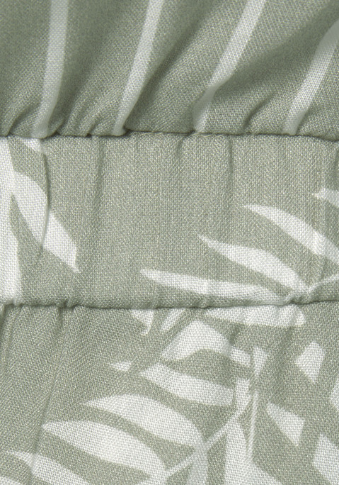 Bild: Kurzoverall von LASCANA: Kurzer Bandeau-Overall von Lascana. Allover bedruckt, jedes Teil ein Unikat. Gummizug am Ausschnitt für guten Halt. Gummizug und Zierkordel auf Hüfthöhe. Seitliche Eingrifftaschen. Gekreppte Qualität.