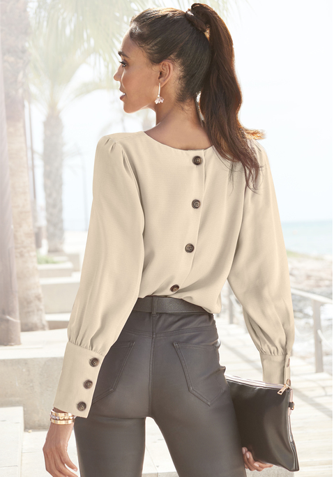 Bild: Langarmbluse von LASCANA: Bluse von Lascana. Mit durchgehender Knopfleiste auf der Rückseite. Extrabreite Manschetten mit Knöpfen. Mit gerafften Schultern. Mit Rundhalsausschnitt. Trageangenehme und leicht strukturierte Qualität.