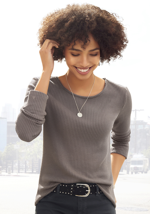 Bild: Langarmshirt von LASCANA: Weiches und schön designtes Langarmshirt im 2er-Pack von Lascana. Angenehmer Schnitt mit breitem Rundhalsausschnitt, langen Ärmeln und geradem Saum. Vielseitig kombinierbar. Aus weicher Waffelpiqué-Qualität.