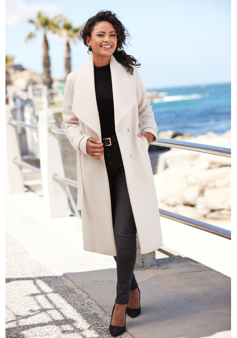 Bild: Langmantel von LASCANA: Mantel von Lascana mit modisch großem Kragen. Druckknopfleiste vorn. Gürtelschlaufen und Bindegürtel in der Taille. Seitliche Eingrifftaschen. Zierriegel an den Ärmeln. Länge ca. 108 cm. Weiches Mateirial.