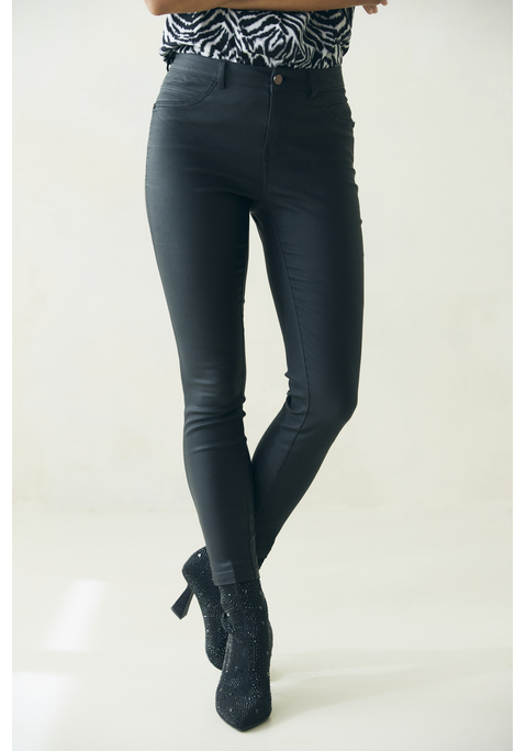 Bild: Lederimitathose von LASCANA: Jeggings von Lascana in leicht glänzender Lederoptik. Skinny-Form mit Ziertaschen vorn und aufgesetzten Taschen hinten. Bund mit Knopf und Reißverschluss. Innenbeinlänge ca. 70 cm. Aus 77% Viskose, 20% Polyamid, 3% Elasthan.