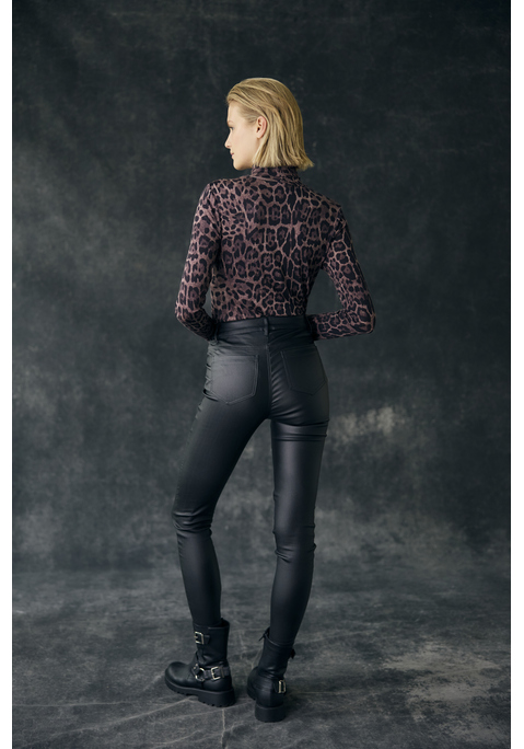 Bild: Rollkragenshirt von LASCANA: Rollkragenshirt von Lascana. Mit Animal-Alloverprint. Lange Ärmel. Körpernahe Passform mit geradem Saum. Weicher Stretchjersey aus Viskose.