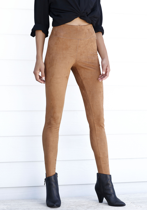 Bild: Leggings von LASCANA: Leggings von Lascana. Aus Velouleder-Imitat. Breiter bequemer Bund. Aus 92% Polyester, 8% Elasthan.