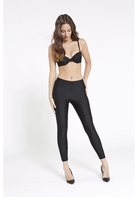 Bild: Leggings von LASCANA: Jetzt bestellen! Perfektes leichtes Shaping ! Mit kleinem Schlank-Effekt! Diese vielseitige Basic Formleggings von Lascana macht einfach Lust und Laune zu kombinieren. Die Hochwertige, elastische Badeanzug-Qualität mit dem leichtem shaping Effekt gibt ein tolles Körpergefühl. Das matt glänzende Material errinnert an einen Badeanzug. Ohne störende, oder einschneidende Saumnähte. Bequem wie eine zweite Haut! Nichts zeichnet sich ab, daher auch Ideal unter Kleider zu tragen. Innenbeinlänge: ca. 62cm. In dehnbarer Badeanzugqualität und am Saum offene Kanten. An der Taille ein Bündchen. Aus 80% Polyamid und 20% Elasthan