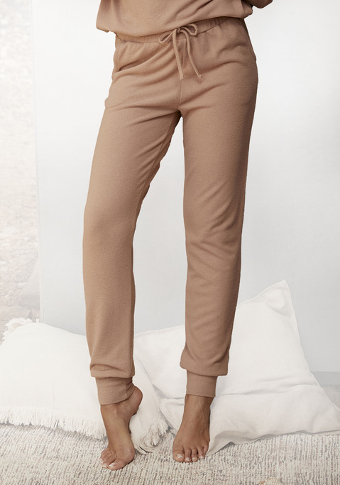 Bild: Loungehose von LASCANA: Schlupfhose von Lascana. Unifarbenes Design. Elastischer Kordelzugbund. Rippbündchen an den Beinenden. Seitliche Eingrifftaschen. Weiche Strickware.