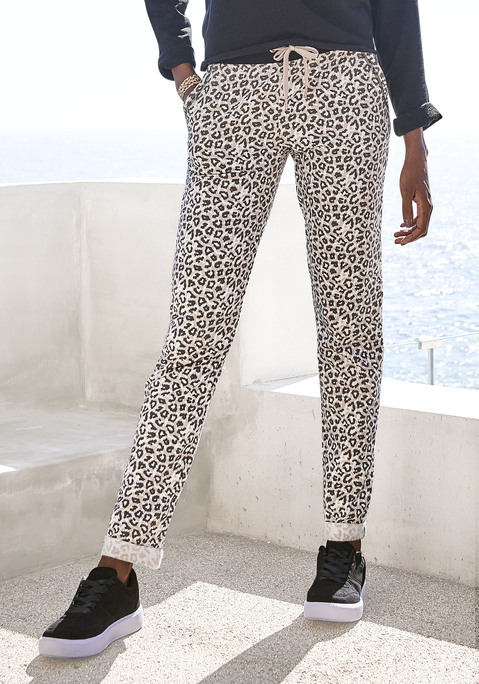 Bild: Loungepants von LASCANA: Loungehose von Lascana. Bequemes Bündchen mit Eingrifftaschen. Umgeschlagener Saum am Beinabschluss. 50% Baumwolle (unterstützt Cotton made in Africa), 50% Polyester.
