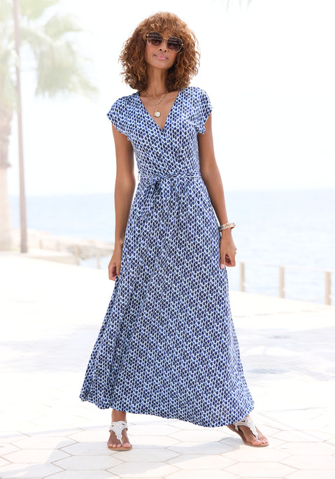 Bild: Maxikleid von LASCANA: Luftiges Maxikleid von Lascana mit grafischem Alloverprint – jedes Teil ein Unikat. Tiefer V-Ausschnitt in raffinierter Wickeloptik. Seitliche Eingrifftaschen für Kleinigkeiten. Inklusive abnehmbaren Gürtels. Weich fließende Viskose.