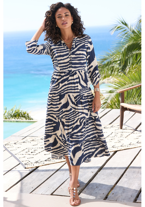 Bild: Maxikleid von LASCANA: Schönes Maxikleid von Lascana mit stilvollem Allover-Print im Animaldesign – jedes Teil ein Unikat. Mit rundem Halsausschnitt, kurzer Knopfleiste und 3/4-langen Ärmeln. Modisch ausgestellter Rockteil. Weiche Webware aus Viskose.