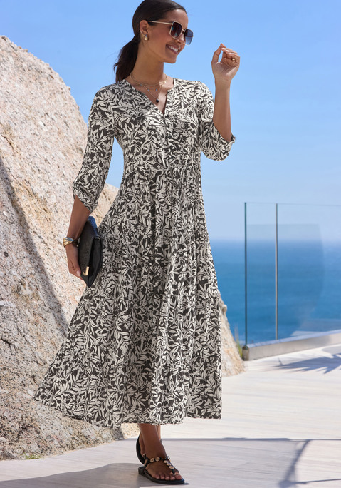 Bild: Maxikleid von LASCANA: Lascana-Maxikleid im hübschen Allverprint mit rundem Halsausschnitt und 3/4-Ärmel. Kurze Knopfleiste. Modisch ausgestellter Rock. Jedes Teil ein Unikat. Softe Webware aus Viskose.