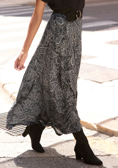 Bild: Maxirock von LASCANA: Sommerlicher Maxirock von Lascana mit modischem Alloverprint, jedes Teil ein Unikat. Glatter Bund vorn, gesmokter Gummibund hinten. Moderne, lockere Passform. Hervorragend für Casual Events, Festivals und Strand-Getaways. Aus weichem Viskosejersey.