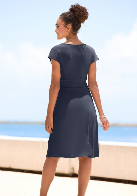 Bild: Midikleid von LASCANA: Kleid von Lascana. Kleine Kappärmel und Cache-coeur-Ausschnitt. Tailliert. Ausgestellter Rockteil. Bügelfreie Jerseyqualität.