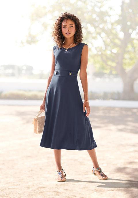Bild: Midikleid von LASCANA: Midikleid von Lascana. Zierknöpfe in der Taille. Tailliert mit ausgestelltem Rockteil. Breite Träger. Mit Rundhalsausschnitt. Bügelfreie Jerseyware.