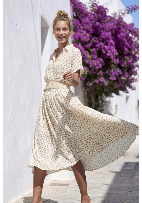 Bild: Midikleid von LASCANA: Midikleid von Lascana mit Allovermuster. Hemdblusenkragen und verdeckte Knopfleiste bis zur Taille. Nahtlos angesetzte, kurze Ärmel. Taille mit breitem Smokeinsatz. Modischer Zipfelsaum. Figurumspielende Passform. Weich fließende Viskose-Webware.