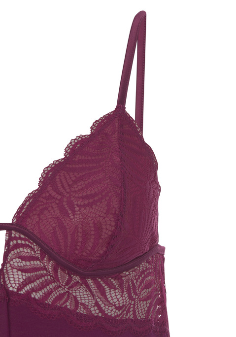 Bild: Negligé von LASCANA: Sexy Neglige' in Minilänge mit Spitzeneinsatz am Vorder- und Rückteil und Längen verstellbaren Trägern. Angenehme Qualität aus  95% Viskose, 5% Elasthan. Spitze aus 90% Polyamid, 10% Elasthan.