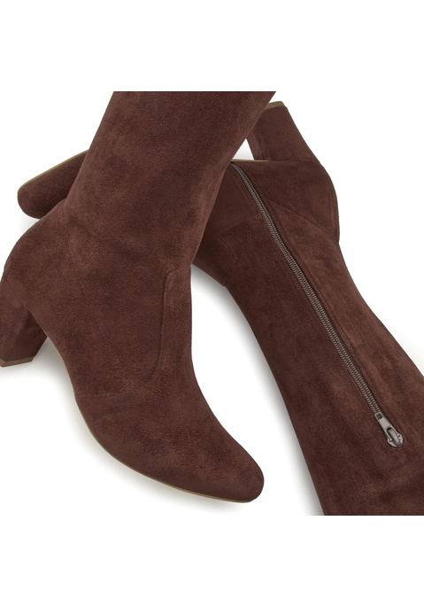 Bild: Overkneestiefel von LASCANA: Overknee-Stiefel aus stretchigem Material von LASCANA. Obermaterial aus Microfaser. Futter aus Textil. Decksohle aus Lederimitat. Laufsohle aus Synthetik. Absatzhöhe ca. 6 cm.