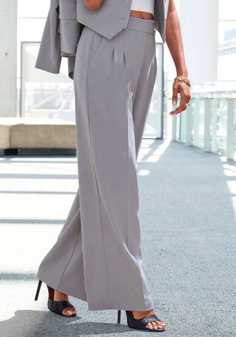 Bild: Palazzohose von LASCANA: Unifarbene Palazzohose von Lascana mit modischen Bundfalten, Eingrifftaschen vorn und Ziertaschen hinten. Weiter Schnitt. Angenehm an warmen Tagen. Weich fließende Webware.