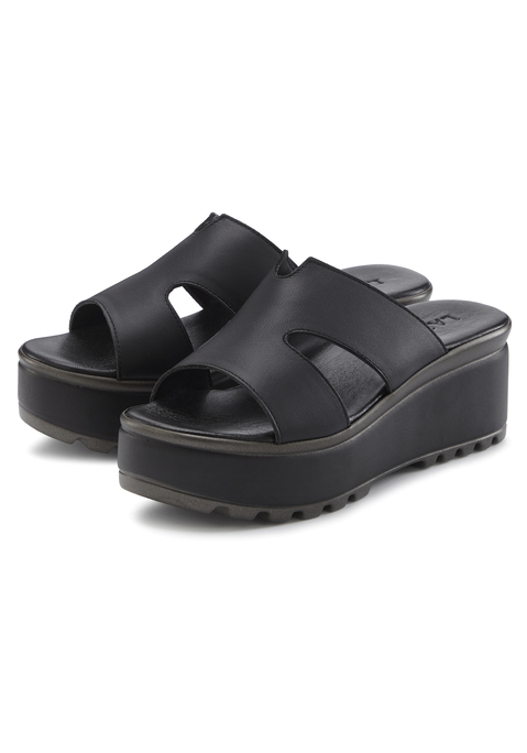 Bild: Pantolette von LASCANA: Modische Damen-Pantolette von Lascana. Mit komfortablem Keilabsatz. Ideal kombinierbar mit Kleidern und Röcken. Aus hochwertigem Leder.