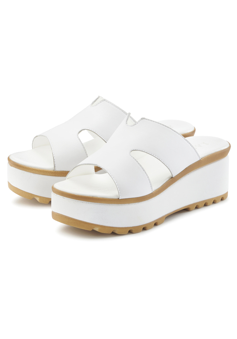 Bild: Pantolette von LASCANA: Modische Damen-Pantolette von Lascana. Mit komfortablem Keilabsatz. Ideal kombinierbar mit Kleidern und Röcken. Aus hochwertigem Leder.