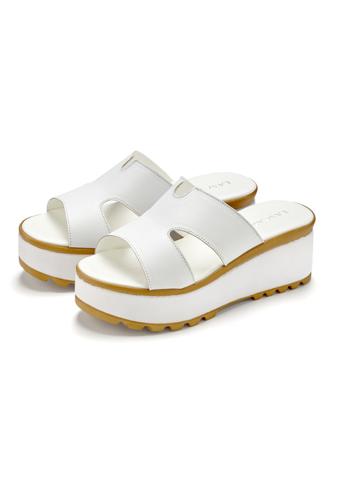 Bild: Pantolette von LASCANA: Modische Damen-Pantolette von Lascana. Mit komfortablem Keilabsatz. Ideal kombinierbar mit Kleidern und Röcken. Aus hochwertigem Leder.