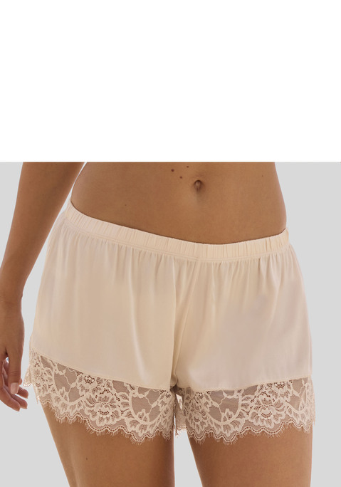 Bild: Panty von LASCANA: Traumhafte Shorty aus edler Qualität mit hohem Seidenanteil. Mit floraler, dezent transparenter Spitze an den Beinausschnitten. Passendes Seidentop aus der gleichen Serie erhältlich. Mit Liebe & Leidenschaft in Hamburg kreiert. Obermaterial: 75% Seide, 17% Polyamid, 8% Elasthan.
