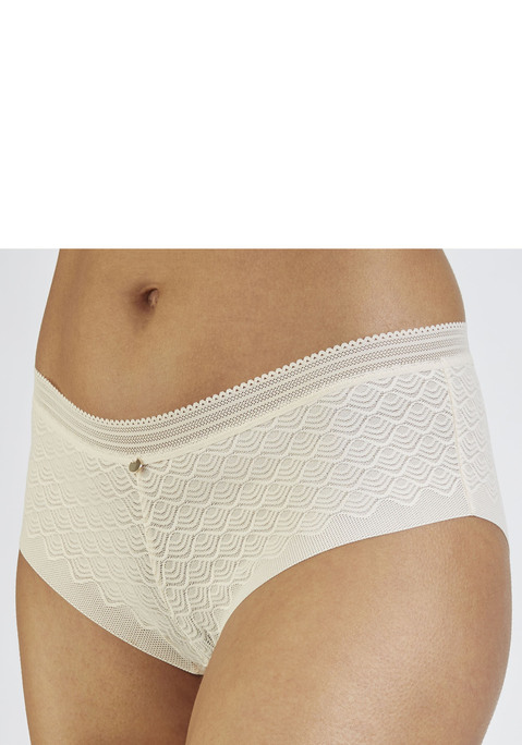 Bild: Panty von LASCANA: Modische Panty in abdeckender Schnittform. Aus Spitze in moderner Optik mit extra flachen Kanten. Mit kleinem Metallaccessoire vorne mittig. Mit eingearbeitetem Baumwollzwickel. Mit Liebe & Leidenschaft in Hamburg kreiert. Aus 81% Polyamid, 19% Elasthan.